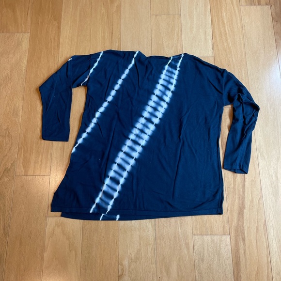 J. Jill Pure Jill top in navy and white. Size M. - Picture 2 of 3